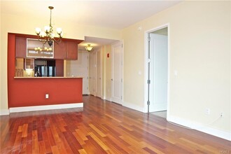 175 Huguenot St in New Rochelle, NY - Building Photo - Building Photo