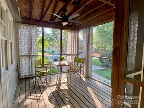 5300 Buckingham Dr in Charlotte, NC - Building Photo - Building Photo