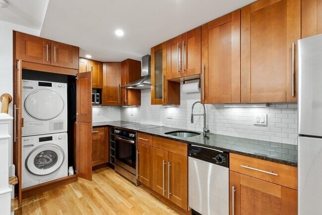 270 Beacon St, Unit 1 in Boston, MA - Foto de edificio - Building Photo