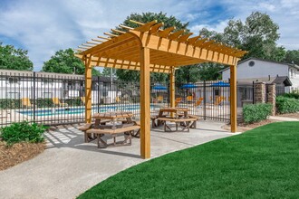 Novus on Cobb Apartments in Smyrna, GA - Foto de edificio - Building Photo