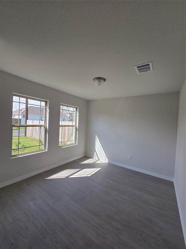 608 Yupon St in Baytown, TX - Building Photo - Building Photo