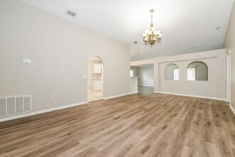 2628 Cobblestone Forest Cir E in Jacksonville, FL - Foto de edificio - Building Photo