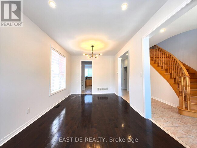 8 Redbud St in Markham, ON - Building Photo - Building Photo