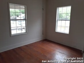116 W Young in San Antonio, TX - Building Photo - Building Photo