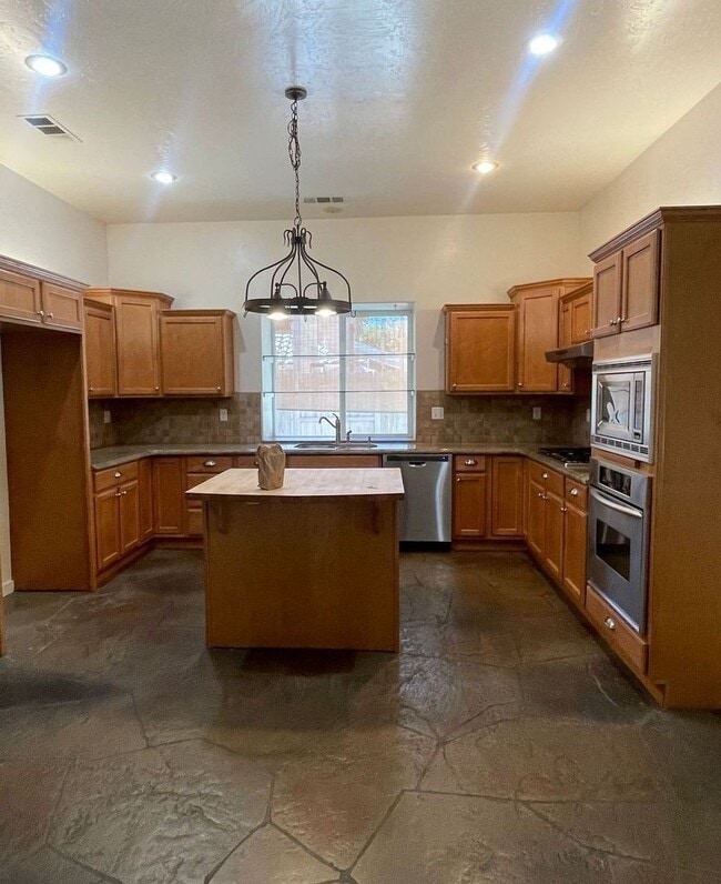 property at 2011 S Cottonwood St