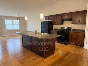 1218 Hawthorn Ct in Chatham, IL - Building Photo - Building Photo