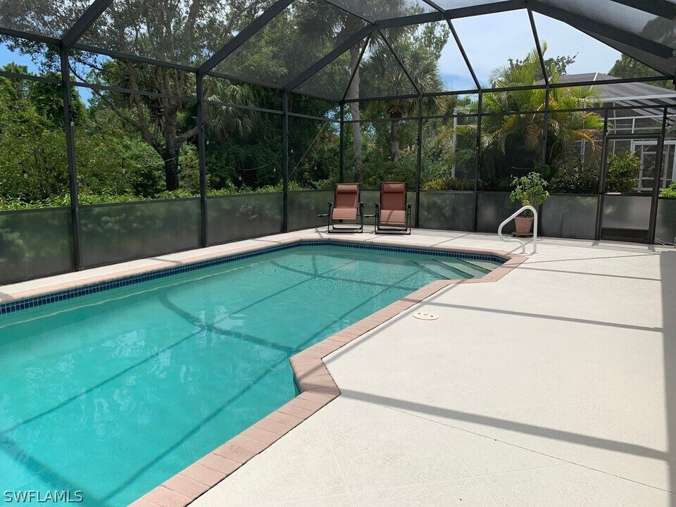 6247 Ashwood Ln in Naples, FL - Foto de edificio