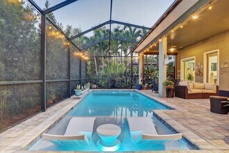 7209 Meeting House Ln in Apollo Beach, FL - Building Photo - Building Photo