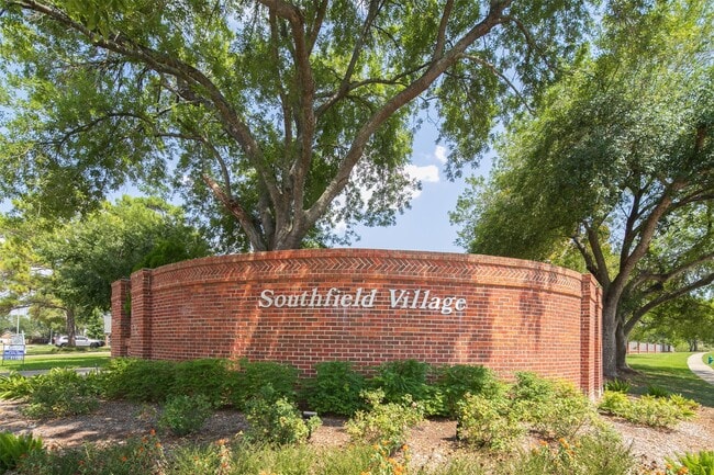 property at 2935 Auburn Dr