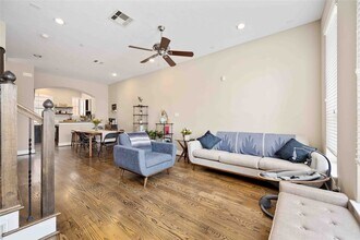 2110 Shearn St in Houston, TX - Foto de edificio - Building Photo