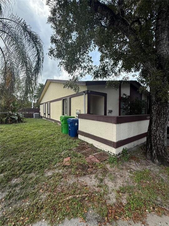 6200 NW 26th Ct in Sunrise, FL - Building Photo