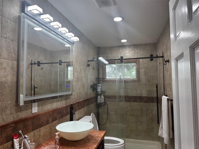 134 King St in Hicksville, NY - Building Photo - Building Photo