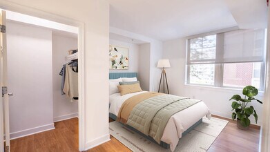 1210 Mass in Washington, DC - Foto de edificio - Building Photo