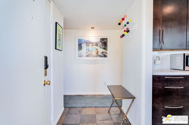 2301 S Sky View Dr in Palm Springs, CA - Building Photo - Building Photo