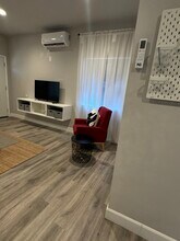 5827 Rose Ave in Long Beach, CA - Foto de edificio - Building Photo