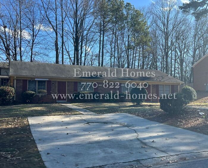 492 Charleston Ln in Lawrenceville, GA - Building Photo