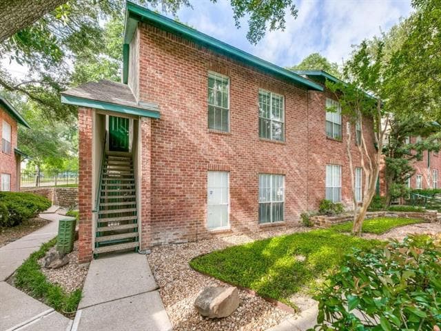 property at 8601 Park Ln