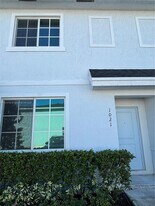 1021 NW 5th Ave in Florida City, FL - Building Photo