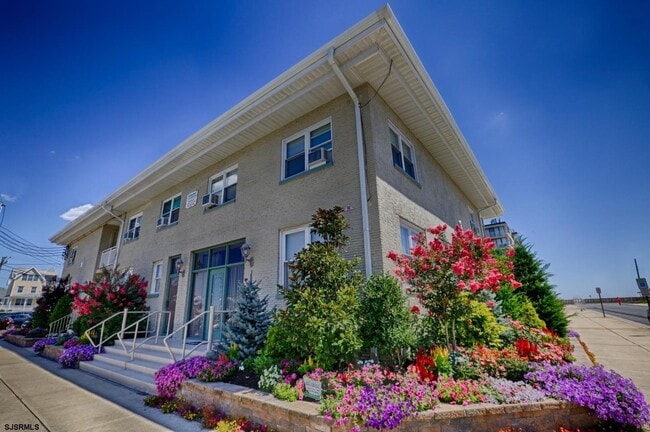 property at 1600 Avenue Ave