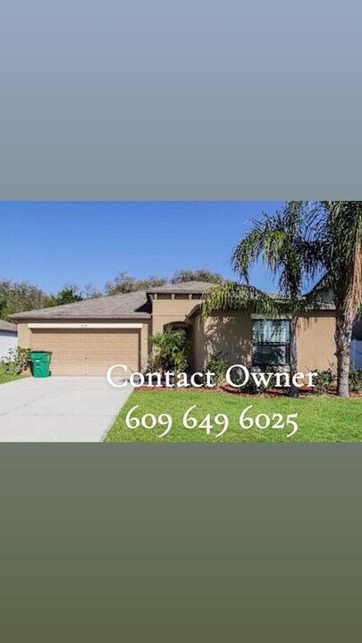 1910 Southern Oak Loop in Minneola, FL - Building Photo