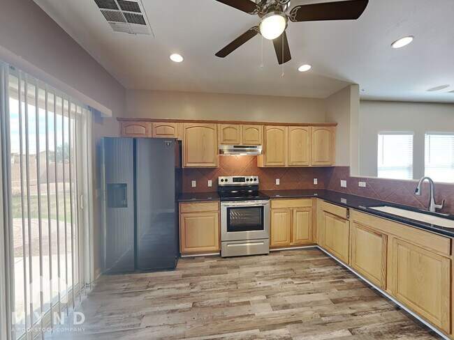 12853 N 87th Dr in Peoria, AZ - Foto de edificio - Building Photo