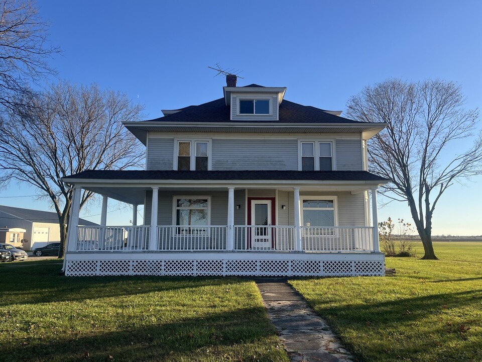 4076 IL-71 in Sheridan, IL - Building Photo