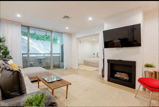 8535 Knoll N W Dr in West Hollywood, CA - Building Photo - Building Photo