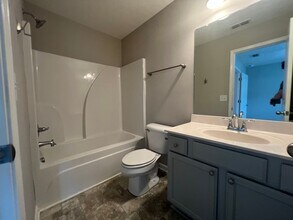 1051 Bradburn Village Dr in Nashville, TN - Building Photo - Building Photo