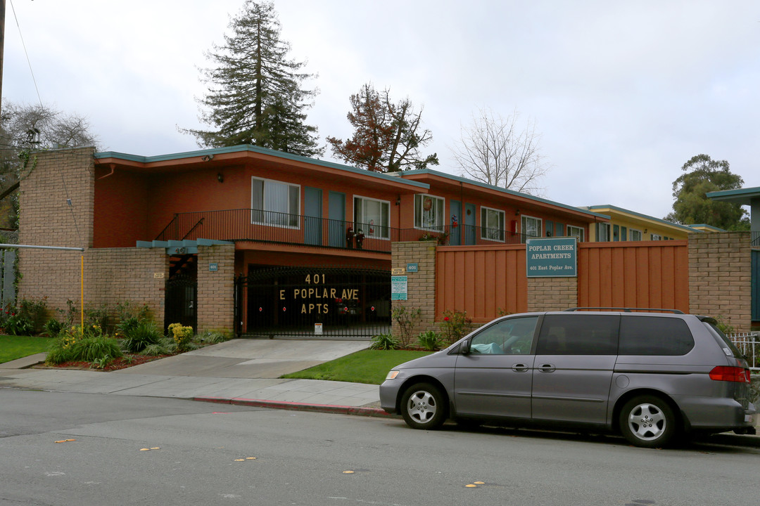 Poplar Creek Apartments in San Mateo, CA - Building Photo