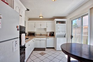 284 Cabrillo St in Costa Mesa, CA - Building Photo - Building Photo