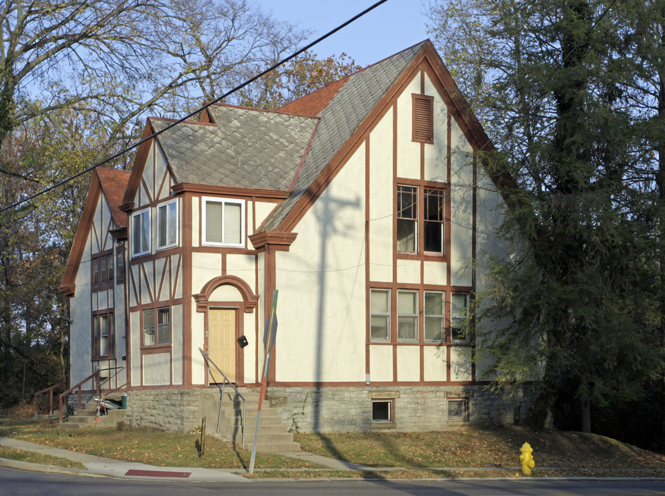 5901 Kennedy Ave in Cincinnati, OH - Building Photo