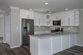 170 Overlook Dr in Farmingville, NY - Building Photo - Building Photo