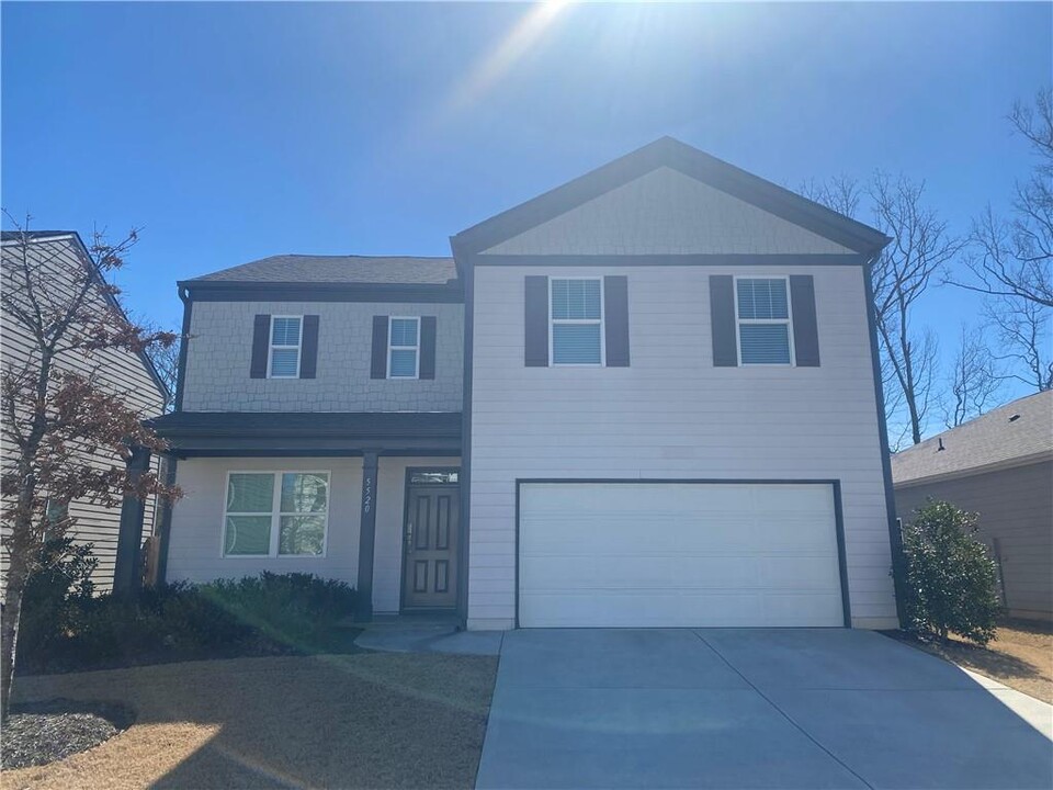 5520 Barberry Ave in Oakwood, GA - Foto de edificio