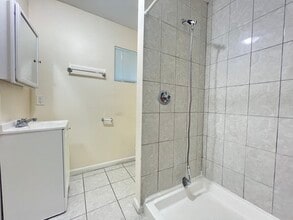 132 Stegman St, Unit 3L in Jersey City, NJ - Building Photo - Building Photo