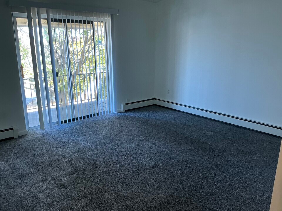 3602 16th St, Unit One bedroom second floor in Zion, IL - Building Photo