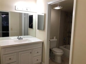 10757 Cleary Blvd, Unit 104 in Plantation, FL - Foto de edificio - Building Photo