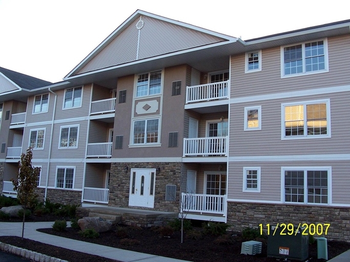 Laurels of Fallsburg in South Fallsburg, NY - Foto de edificio