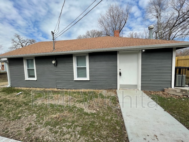 property at 208 N Ash St