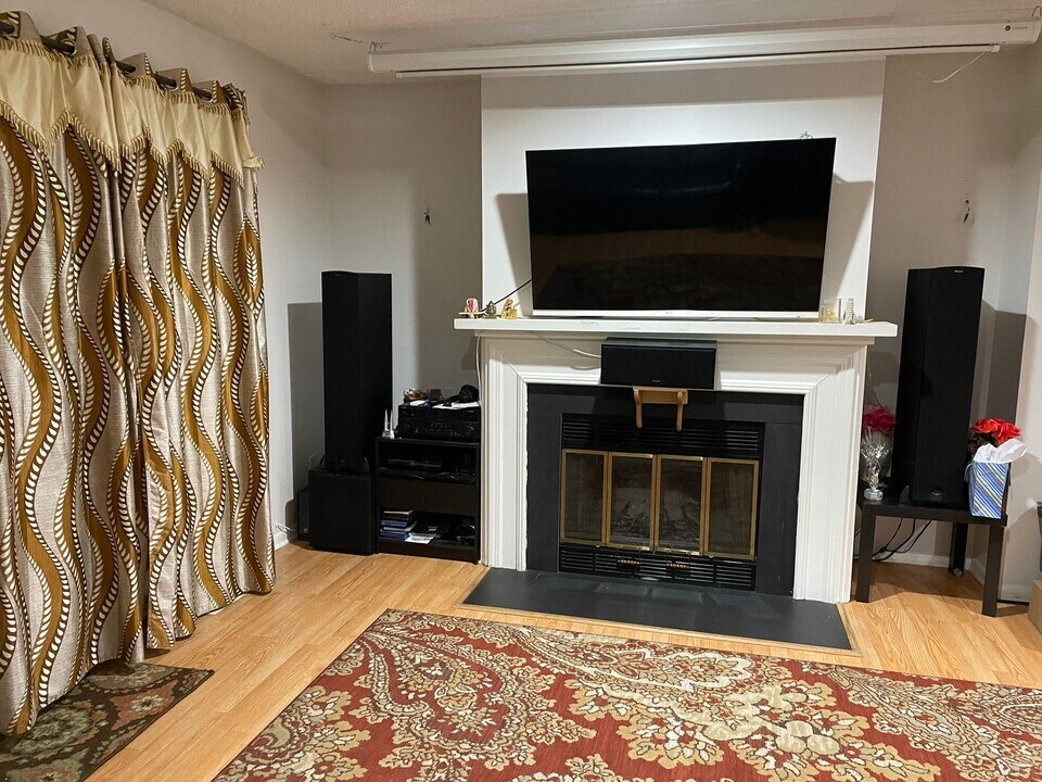 176 Thoreau Dr in Plainsboro, NJ - Building Photo