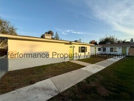 3401 Squire Ln in Bakersfield, CA - Building Photo