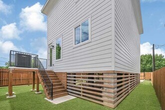 2104 Bringhurst St in Houston, TX - Building Photo - Building Photo