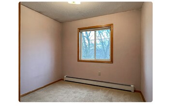 2210 Longyear Ave, Unit 2210 in Marquette, MI - Foto de edificio - Building Photo