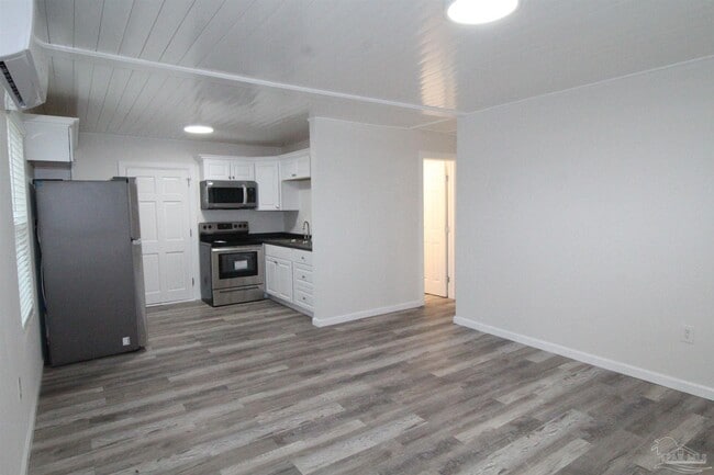 5523 Shell in Pensacola, FL - Building Photo - Building Photo