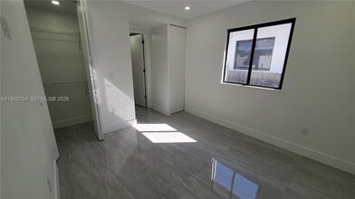 40 SW 34th Ave, Unit A in Miami, FL - Building Photo - Building Photo