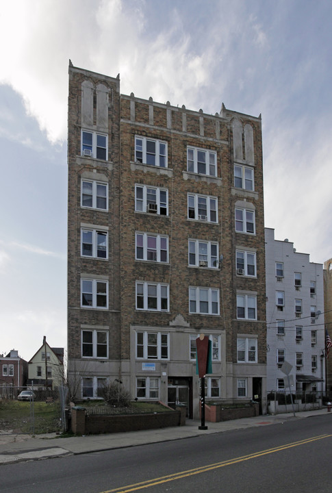 55 Tonnele Ave in Jersey City, NJ - Foto de edificio