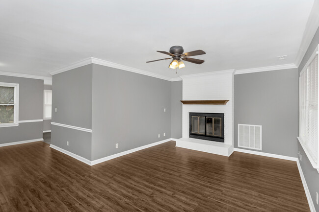 128 Springfield Ln in Madison, AL - Foto de edificio - Building Photo