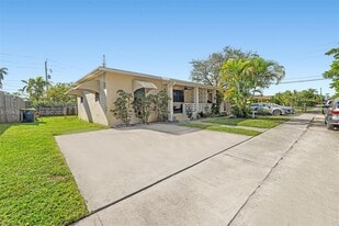 206 SE 5th St in Dania Beach, FL - Building Photo