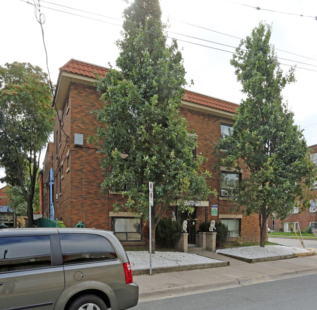 Oakwood Apartments in Hamilton, ON - Building Photo - Building Photo