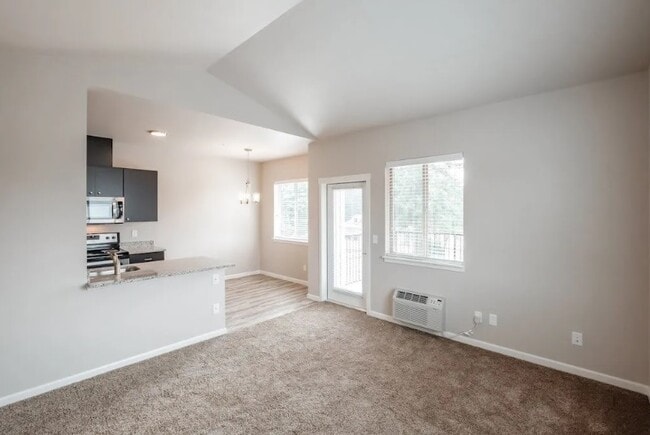 135-155 N 3rd St in Jefferson, OR - Foto de edificio - Building Photo