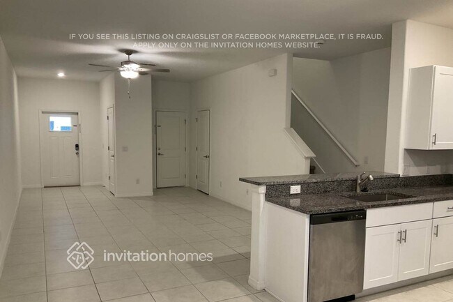 8286 Crescent Oaks Dr in New Port Richey, FL - Building Photo - Building Photo